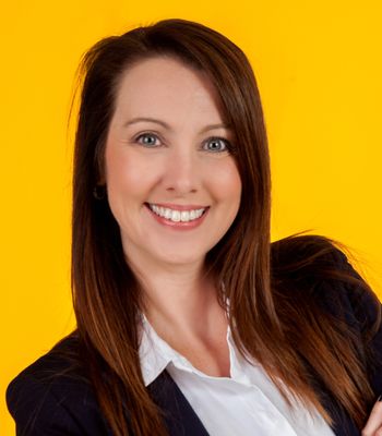 Portrait of Jen Wood, Broker/Agent.